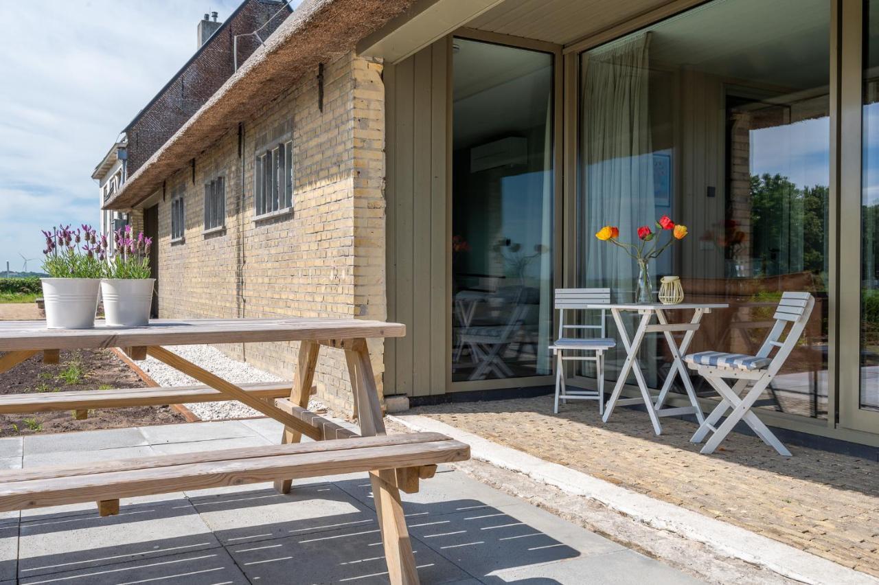 Kimswerd Appartement De Dageraad In Monumentale Boerderij מראה חיצוני תמונה